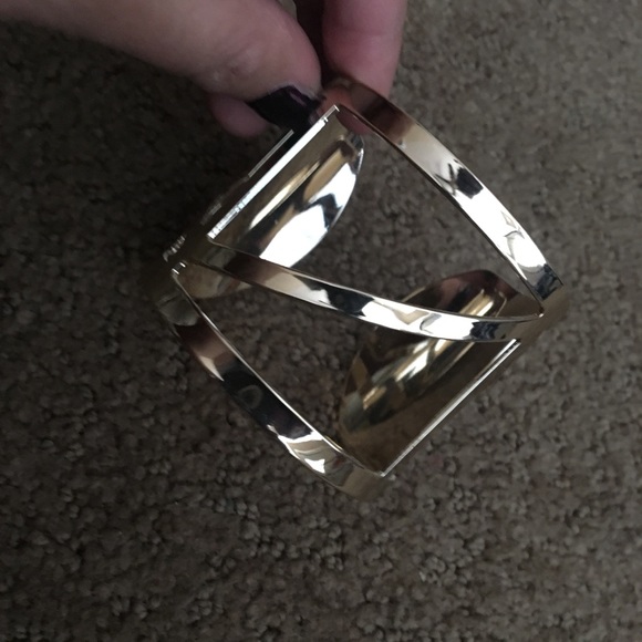 Gold bangle - Picture 3 of 3